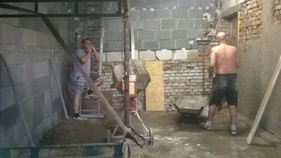 Stavba stáčírny medu