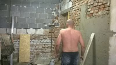Stavba stáčírny medu