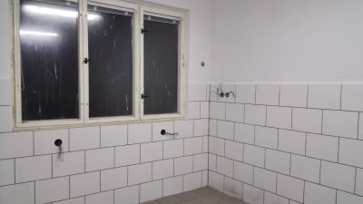 Stavba stáčírny medu