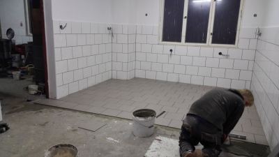 Stavba stáčírny medu